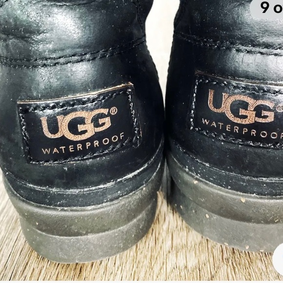 EUC UGG Waterproof Women's Black Leather Lace Up Ankle Boots s/n 1007999 Sz 6 - Picture 9 of 10